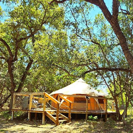 Отель Al'S Hideaway Glamping Tents Pipe Creek Экстерьер фото