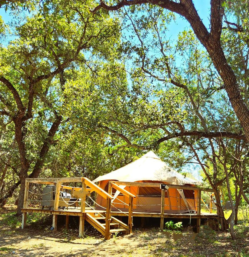 Отель Al'S Hideaway Glamping Tents Pipe Creek Экстерьер фото