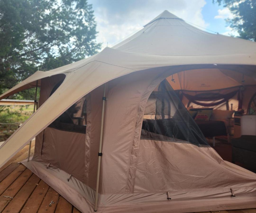 Отель Al'S Hideaway Glamping Tents Pipe Creek Экстерьер фото
