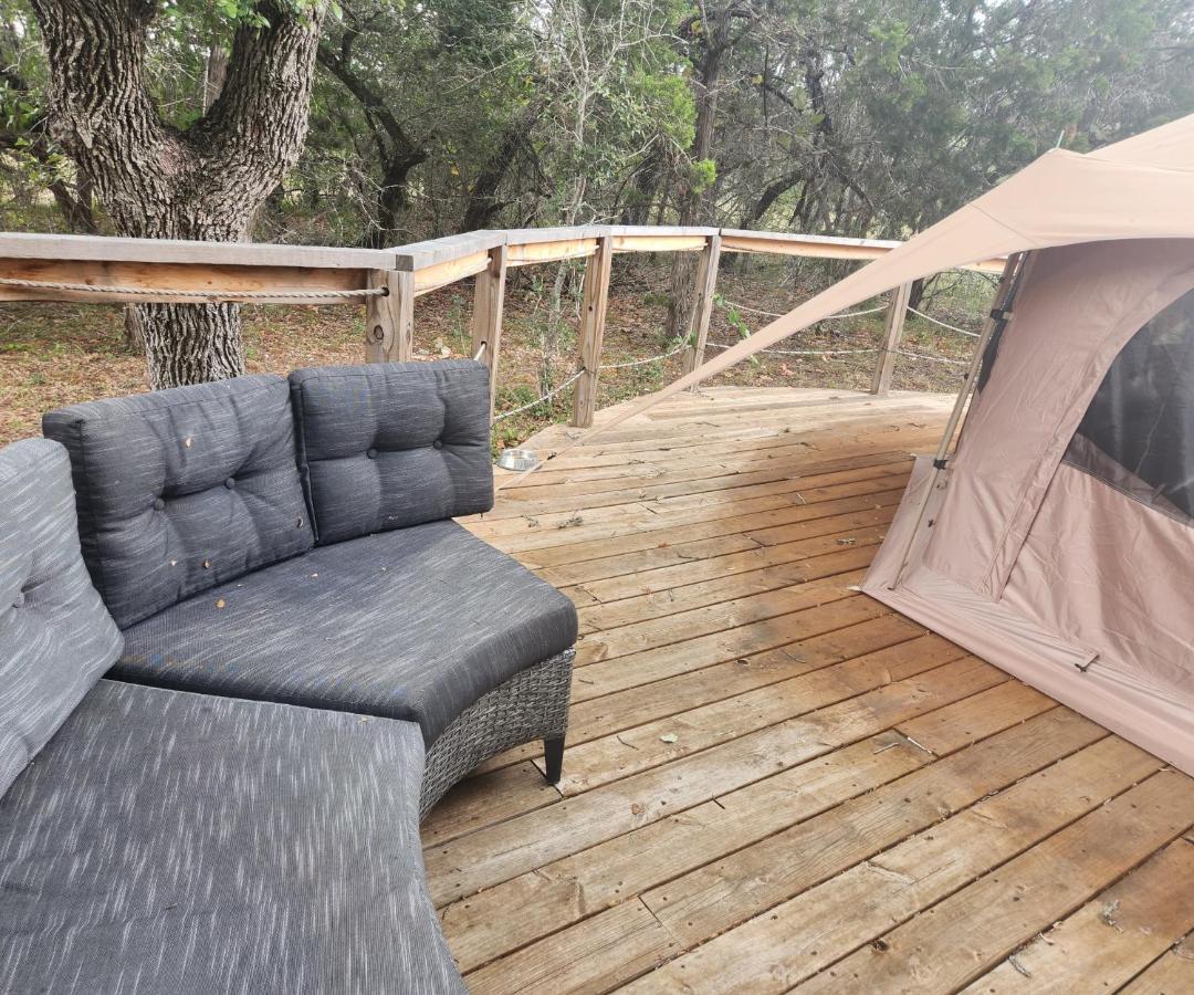 Отель Al'S Hideaway Glamping Tents Pipe Creek Экстерьер фото