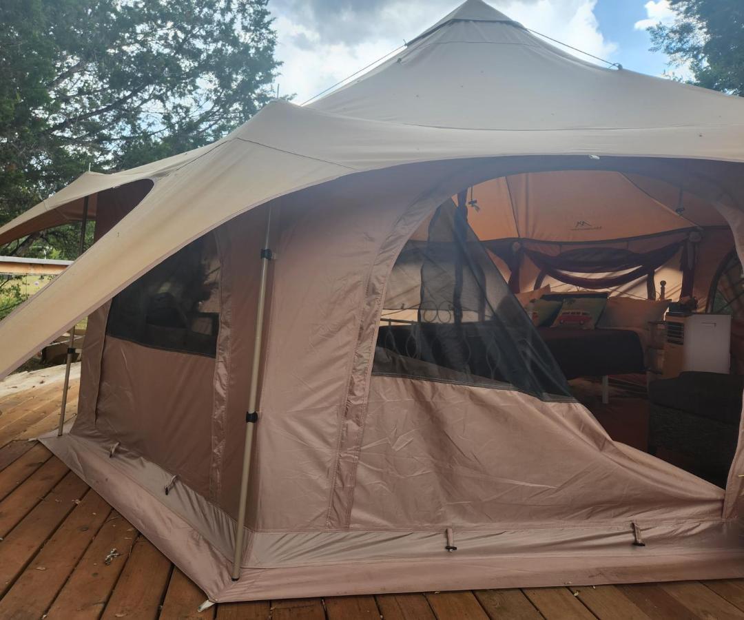 Отель Al'S Hideaway Glamping Tents Pipe Creek Экстерьер фото